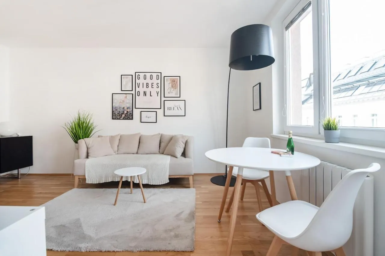 Modern, Bright Studio -Close To The Center In A Quiet Area Wien