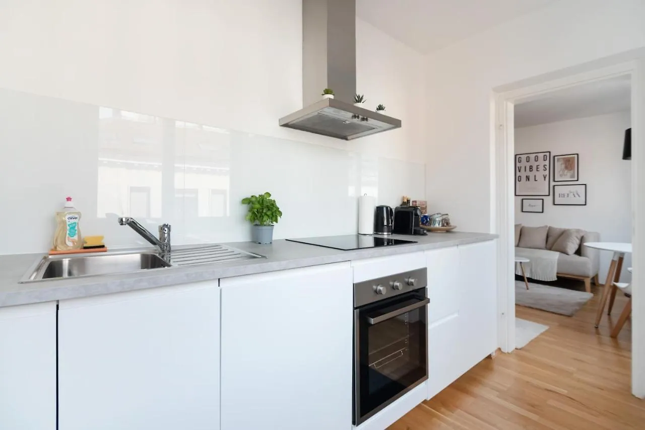 Modern, Bright Studio -Close To The Center In A Quiet Area Wien Apartment