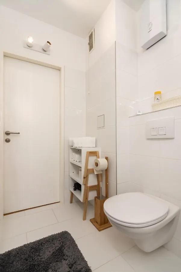 Modern, Bright Studio -Close To The Center In A Quiet Area Wien Apartment