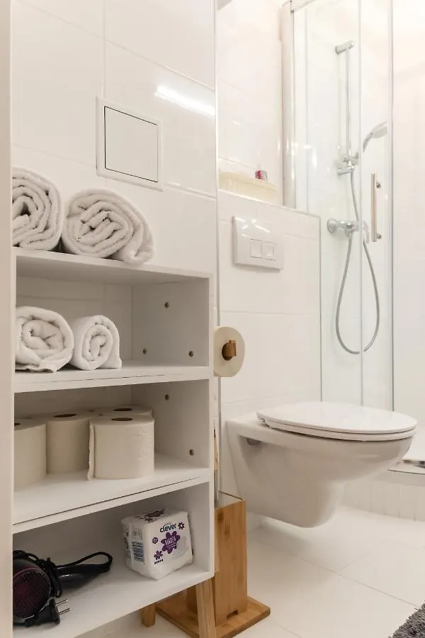 Modern, Bright Studio -Close To The Center In A Quiet Area Wien Apartment